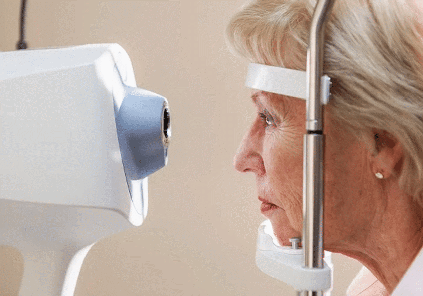 woman having her glaucoma eye test
