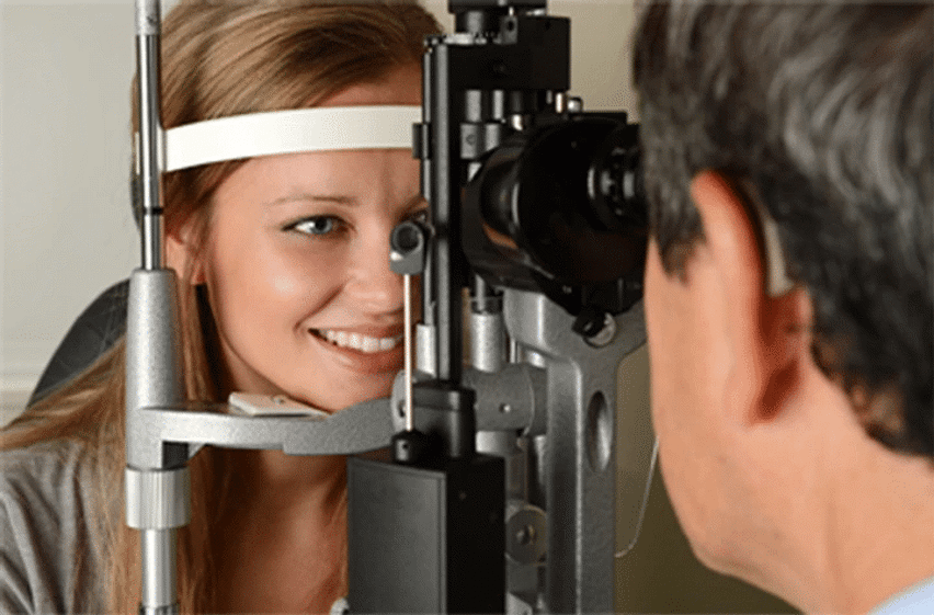 optician carrying out an eye test